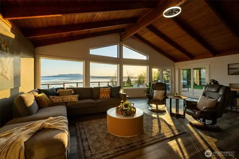 3161 Locust Ave, Bellingham, WA 98225