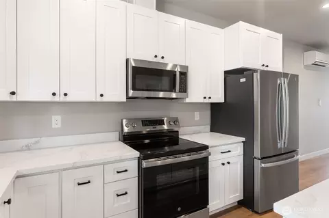 Kitchen - 253 Kakela Rd, Winlock, WA 98596 photo 3 of 5