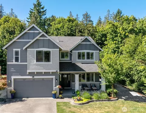 945 Clearwater Ct, Mount Vernon, WA 98273