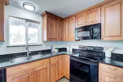 Kitchen - 2019 181st St SE, Bothell, WA 98012 photo 1 of 4