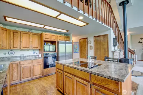Kitchen - 46699 Baker Loop Rd, Concrete, WA 98237 photo 3 of 3