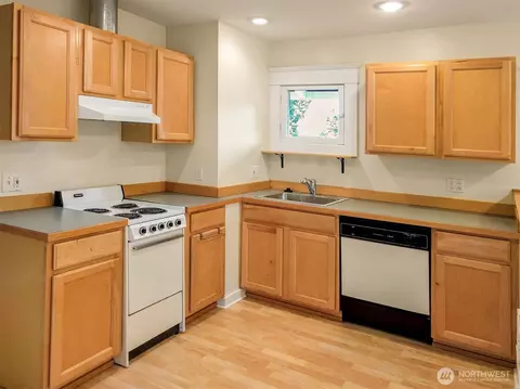 Kitchen - 914 23rd Ave E, Seattle, WA 98112 photo 6 of 6