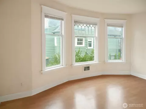 Living - 914 23rd Ave E, Seattle, WA 98112 photo 3 of 5