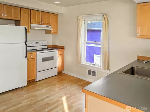 Kitchen - 914 23rd Ave E, Seattle, WA 98112 photo 4 of 6