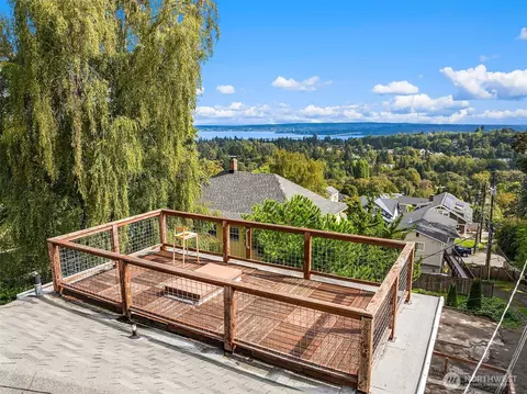 View/Area - 914 23rd Ave E, Seattle, WA 98112 photo 3 of 5