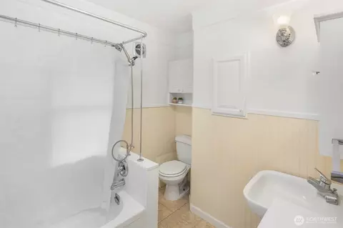 Bath - 914 23rd Ave E, Seattle, WA 98112 photo 1 of 4