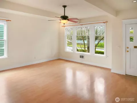 Living - 914 23rd Ave E, Seattle, WA 98112 photo 2 of 5