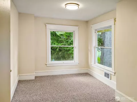 Bedroom - 914 23rd Ave E, Seattle, WA 98112 photo 4 of 5