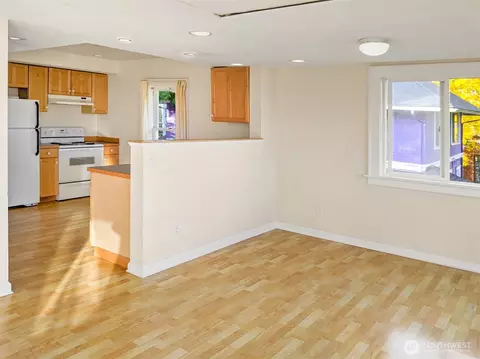 Living - 914 23rd Ave E, Seattle, WA 98112 photo 4 of 5