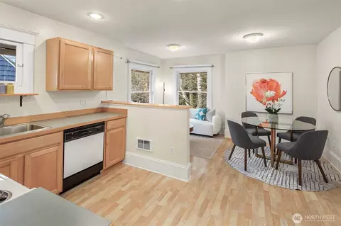 Dining - 914 23rd Ave E, Seattle, WA 98112 photo 3 of 3