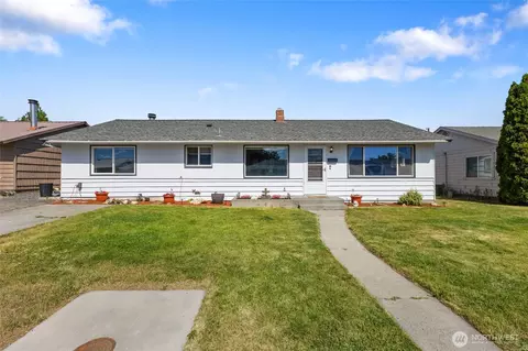 156 SE H St, Ephrata, WA 98823