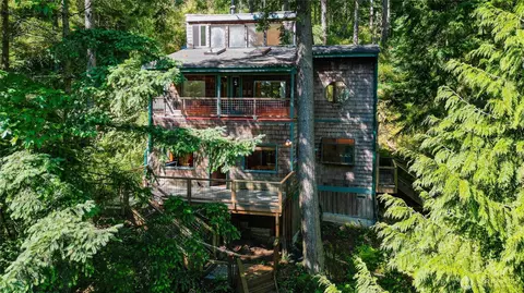 1237 Island Dr, Lummi Island, WA 98262