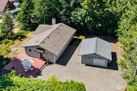 240 N Duckabush Dr E, Hoodsport, WA 98548