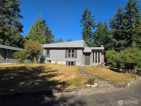 904 Seamount Dr, Port Angeles, WA 98363