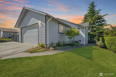 2460 Pine Dr, Ferndale, WA 98248