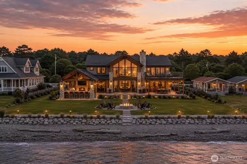 585 Marine Dr, Point Roberts, WA 98281