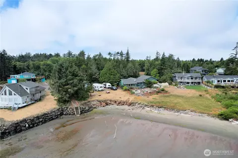 736 Peninsula Ct, Ocean Shores, WA 98569