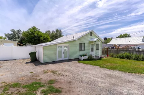 505 Jasmine St, Omak, WA 98841
