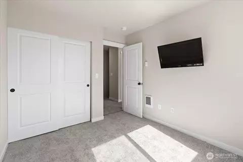 Bedroom - 25506 32nd Ave E, Spanaway, WA 98387 photo 2 of 6