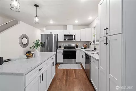 Kitchen - 25506 32nd Ave E, Spanaway, WA 98387 photo 3 of 4