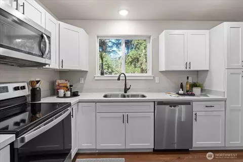Kitchen - 25506 32nd Ave E, Spanaway, WA 98387 photo 2 of 4
