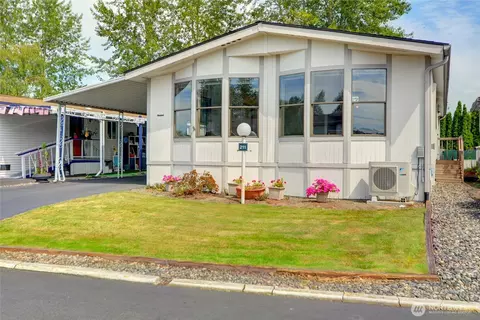 5900 64th St NE #211, Marysville, WA 98270