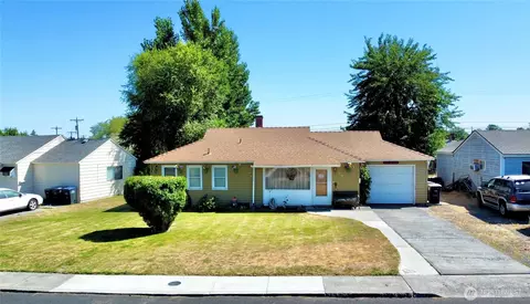 207 W Loop Dr, Moses Lake, WA 98837