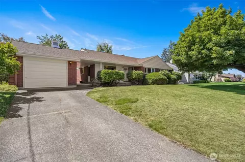 1058 Florence St, Enumclaw, WA 98022