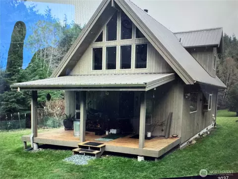 95 Pioneer Meadow Ln, Olga, WA 98279