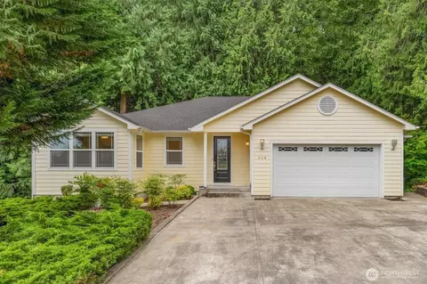 243 W St James Pl, Longview, WA 98632