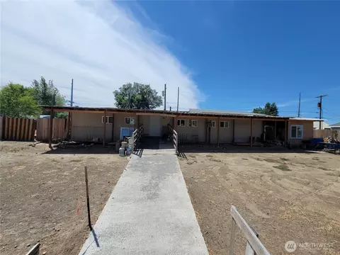 9951 9939 Highland Dr NE, Moses Lake, WA 98837