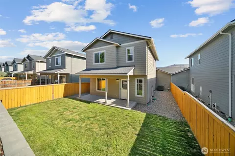 422 S Kansas Loop, East Wenatchee, WA 98802