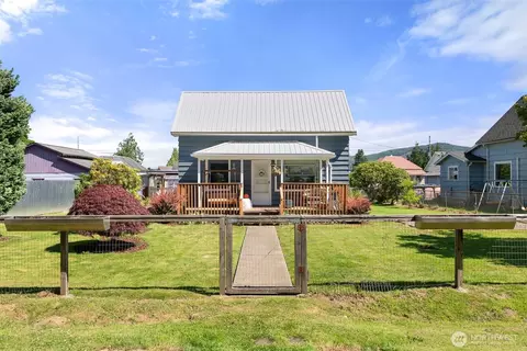 209 Cowlitz St E, South Bend, WA 98586