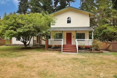6127 Heather Dr, Clinton, WA 98236