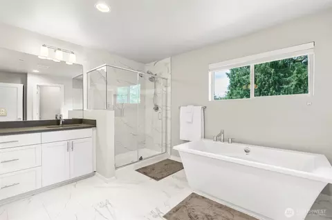Bath - 4613 234th Pl SE, Bothell, WA 98021 photo 4 of 5