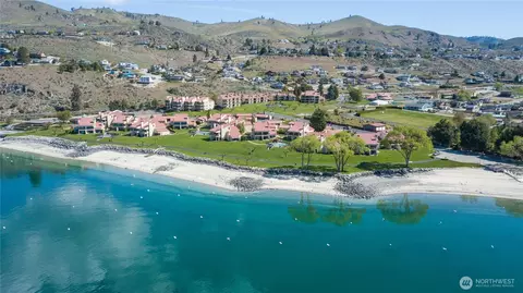100 Lake Chelan Shores Dr #2-3, Chelan, WA 98816