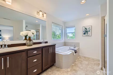 Bath - 3631 198th St SE, Bothell, WA 98012 photo 2 of 5