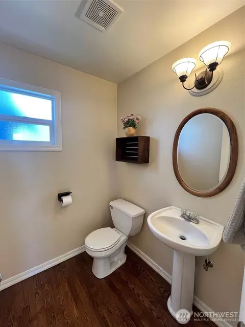 Bath - 132 170th Pl SE, Bothell, WA 98012 photo 1 of 4