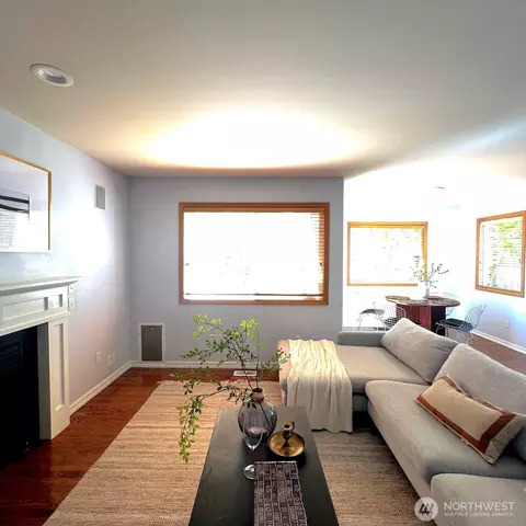 Living - 132 170th Pl SE, Bothell, WA 98012 photo 2 of 4