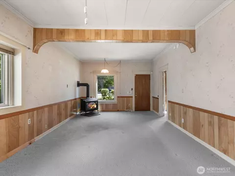 Living - 2210 Summit Ave, Everett, WA 98201 photo 2 of 2