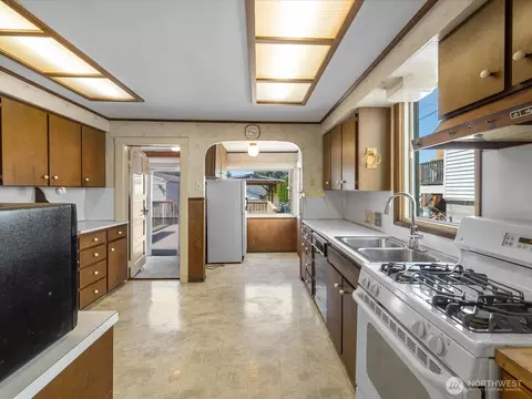 Kitchen - 2210 Summit Ave, Everett, WA 98201 photo 1 of 4