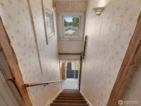 Entry Way - 2210 Summit Ave, Everett, WA 98201 photo 1 of 2