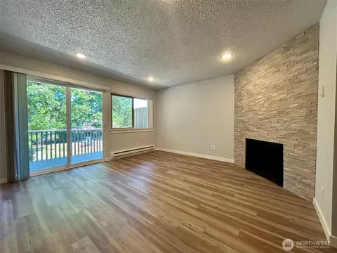 9623 S 248 St #D4, Kent, WA 98030