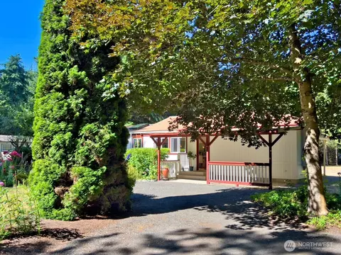 85 Plum Ave, Chimacum, WA 98325