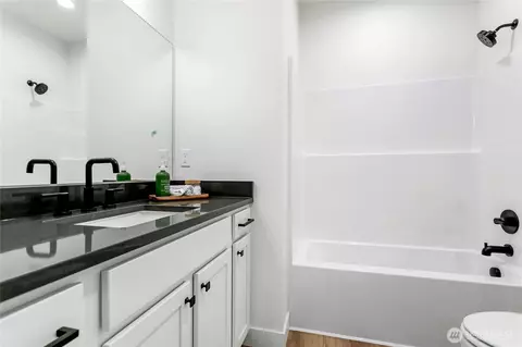Bath - 1204 E Georgia Ln, Everson, WA 98247 photo 3 of 3