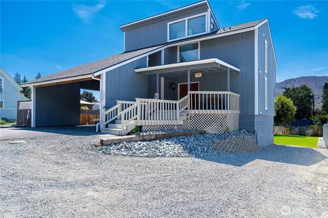 228 E Gibson Ave, Chelan, WA 98816 photo 2