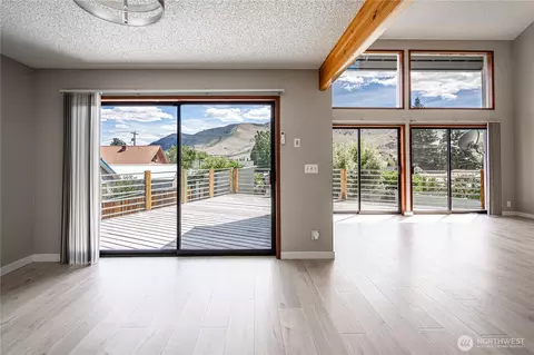 228 E Gibson Ave, Chelan, WA 98816 photo 9