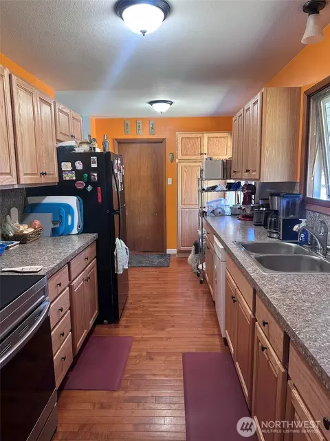 Kitchen - 380 Evergreen Loop, Forks, WA 98331 photo 1 of 6