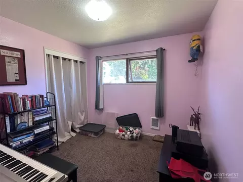 Bedroom - 380 Evergreen Loop, Forks, WA 98331 photo 1 of 2