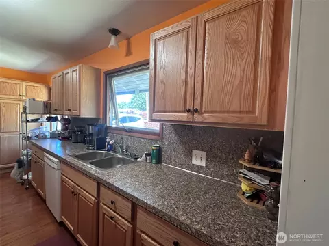 Kitchen - 380 Evergreen Loop, Forks, WA 98331 photo 5 of 6